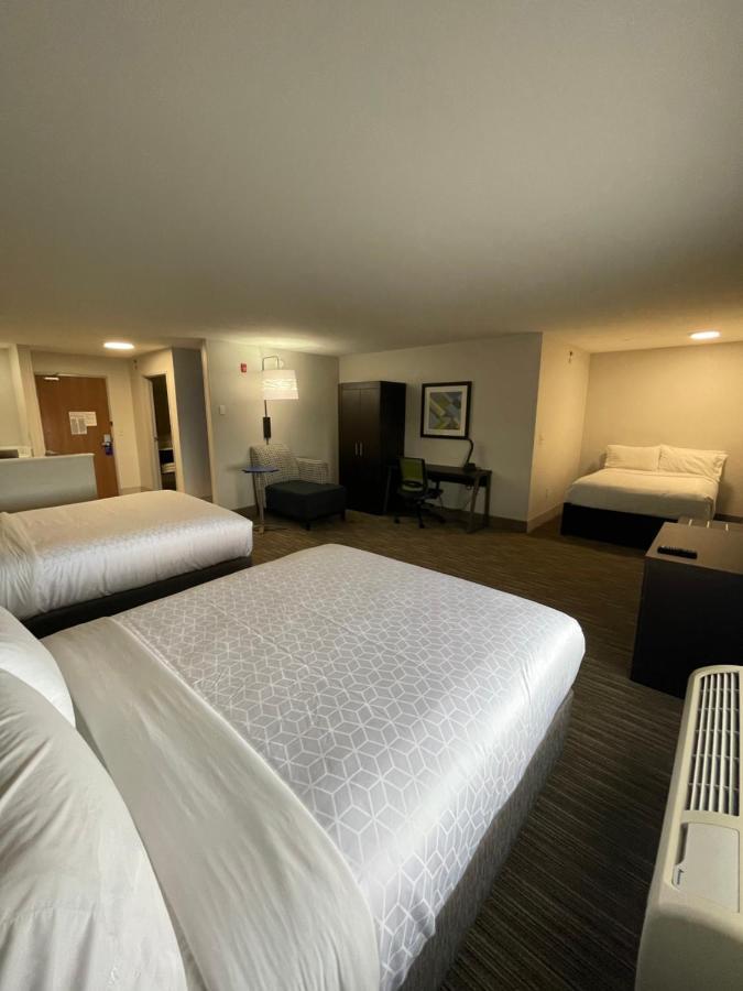 Holiday Inn Express Hotel & Suites Las Vegas By Ihg Экстерьер фото