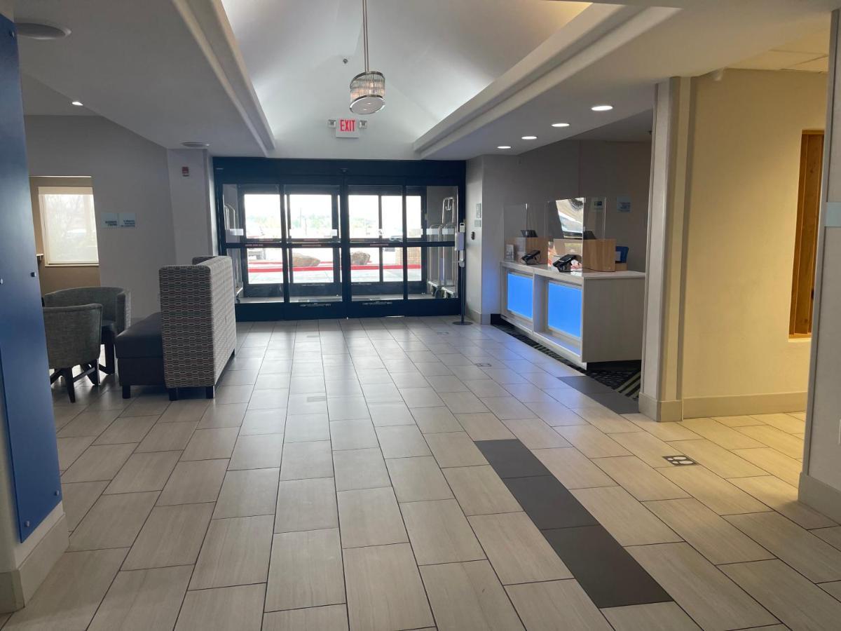 Holiday Inn Express Hotel & Suites Las Vegas By Ihg Экстерьер фото